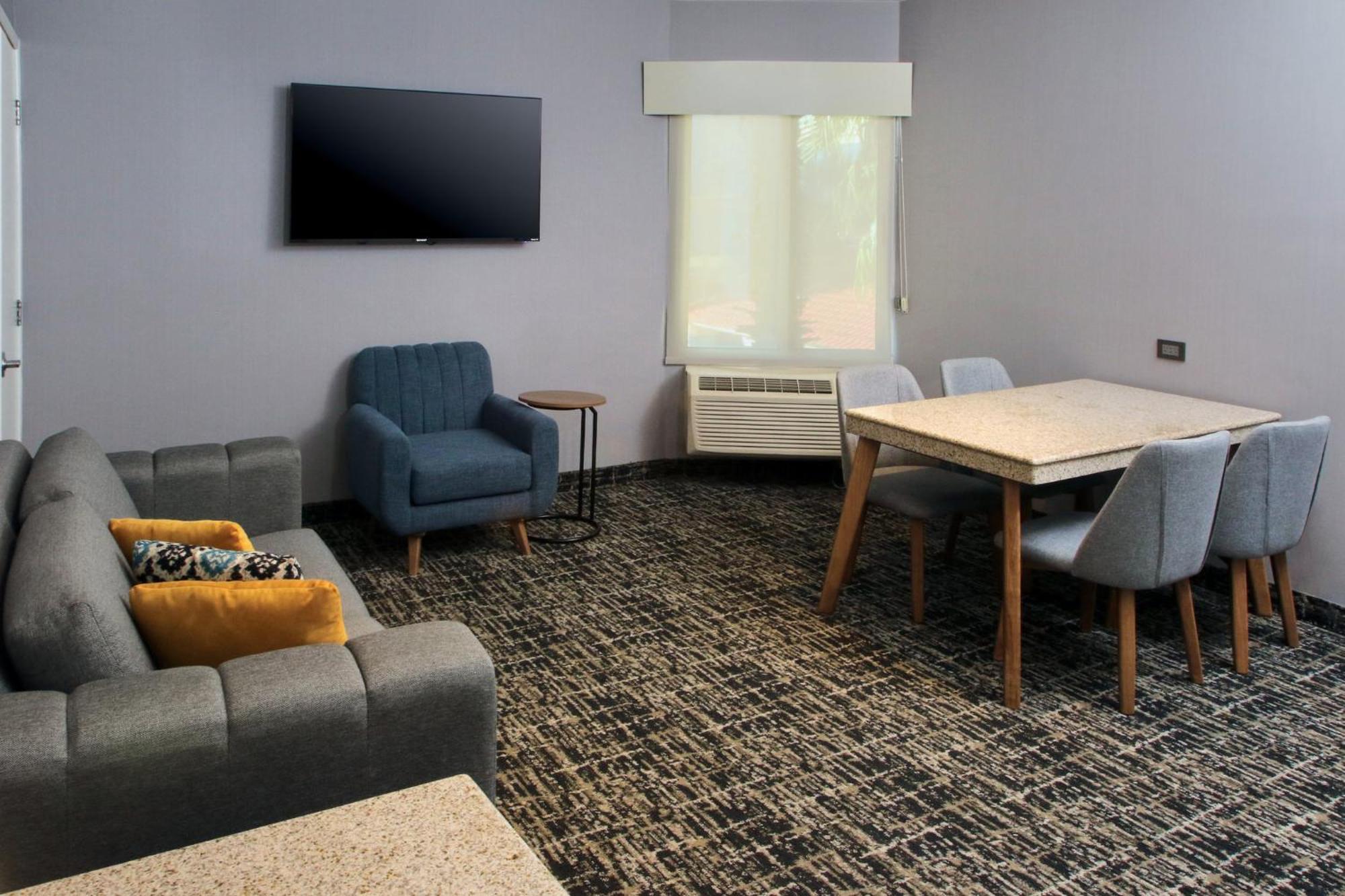 Voco Saltillo Suites By Ihg Exterior foto